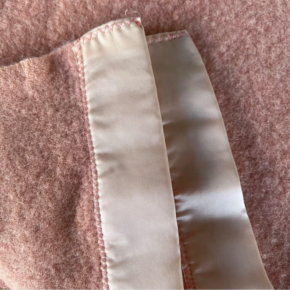VTG Wool O’ The West Apricot Satin Trim Wool Blanket Portland Woolen Mills READ